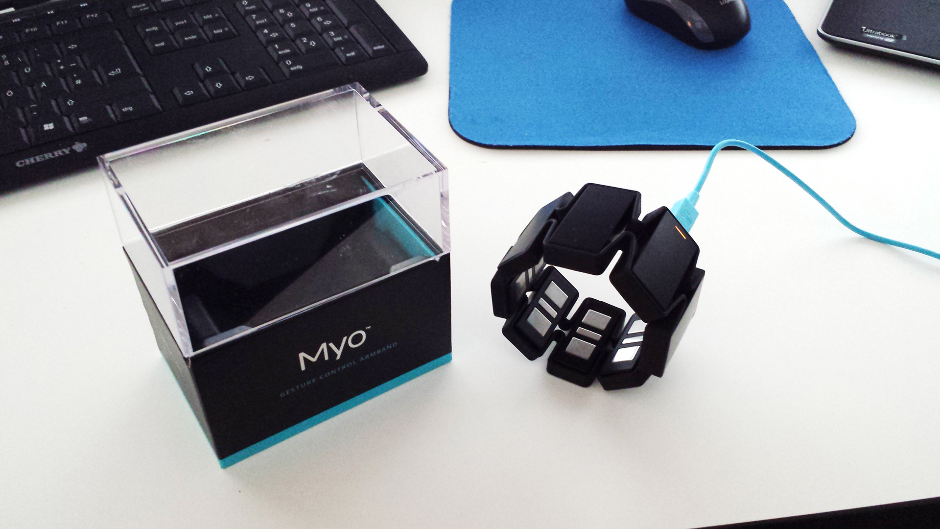 Unboxing the Myo Gesture Control Armband